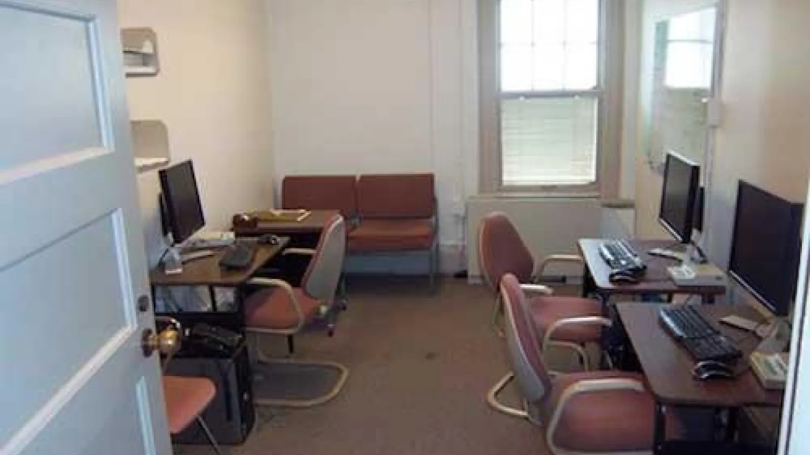 Sociolinguistics Lab workstations (slide 1 of 2)