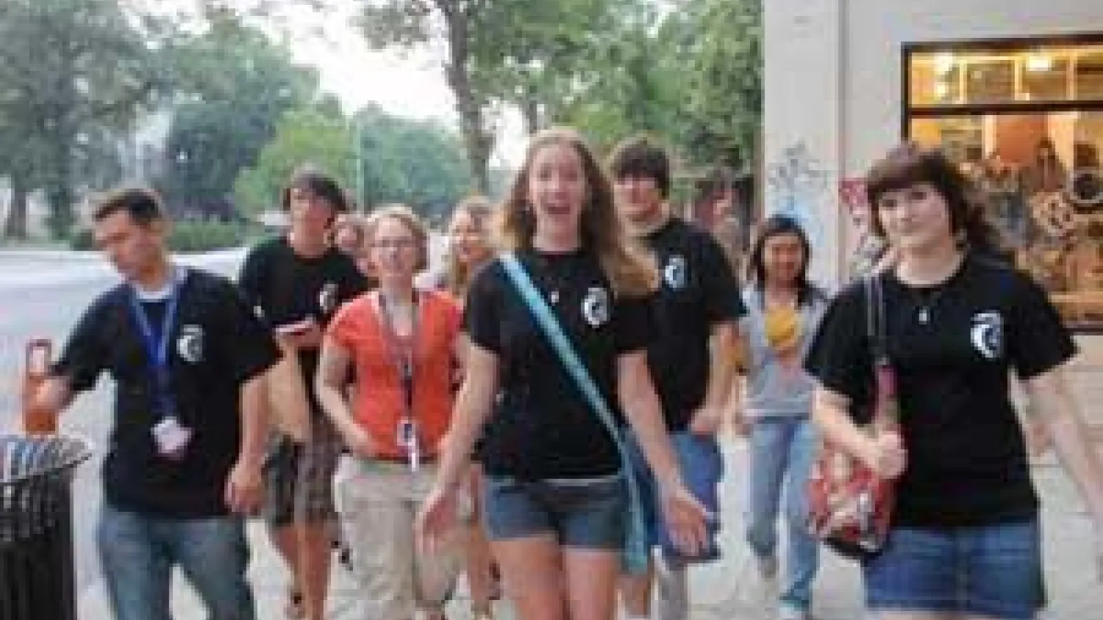 SLIYS students walking on High St.