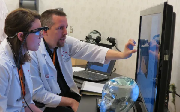 Experimenter and participant in an eye-tracking experiment