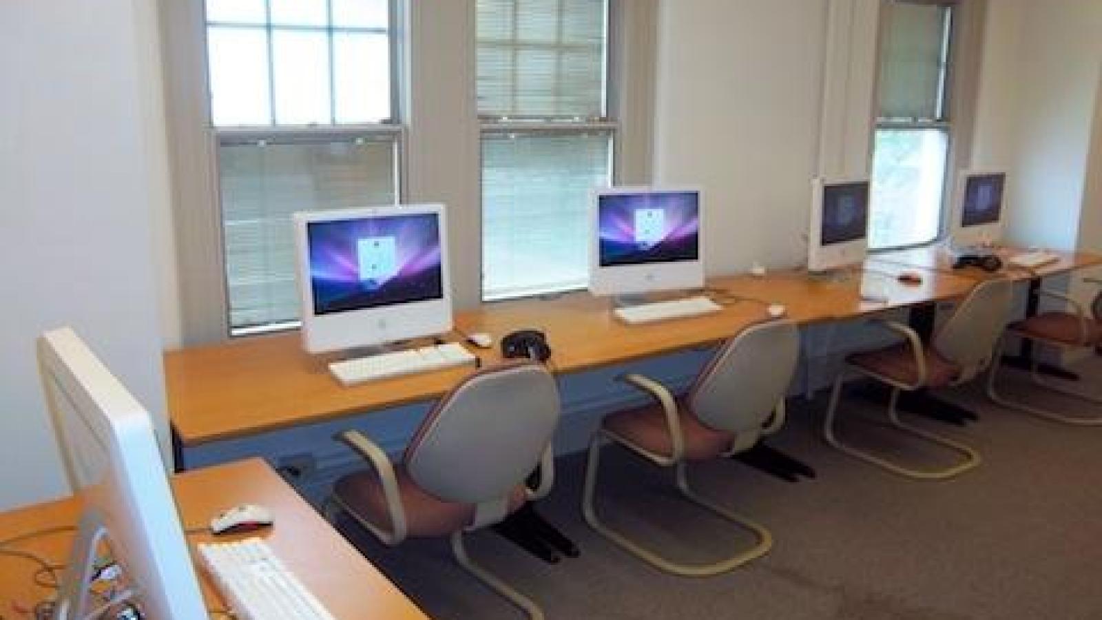 Work stations in the Aquarium Computing Lab (1 of 2)